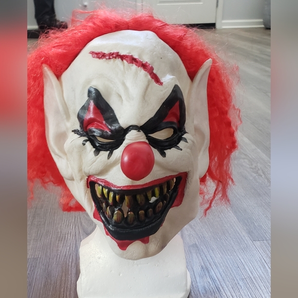 Kid's scary clown mask ages 8 to 10 - Picture 3 of 3